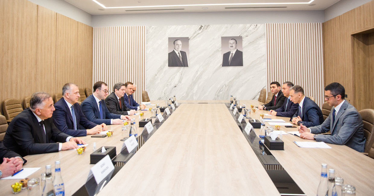Министр Рашад Набиев встретился с представителями парламента Грузии