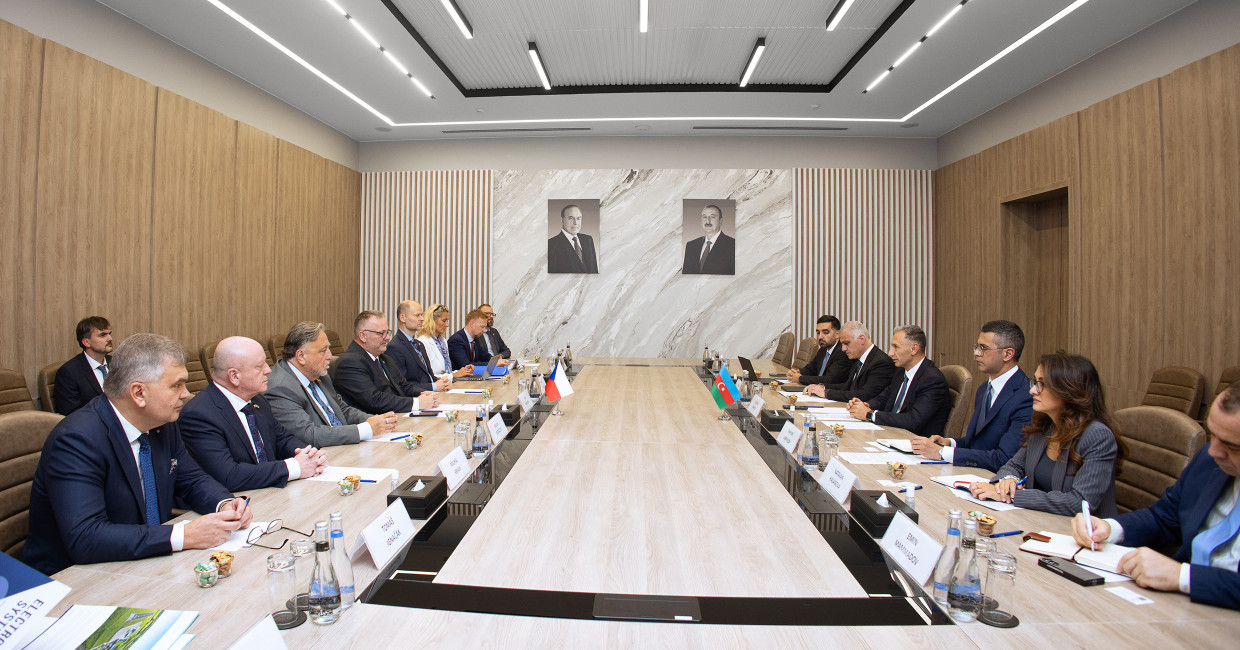 Nazir Rəşad Nəbiyev Çexiyanın nəqliyyat naziri ilə görüşüb
