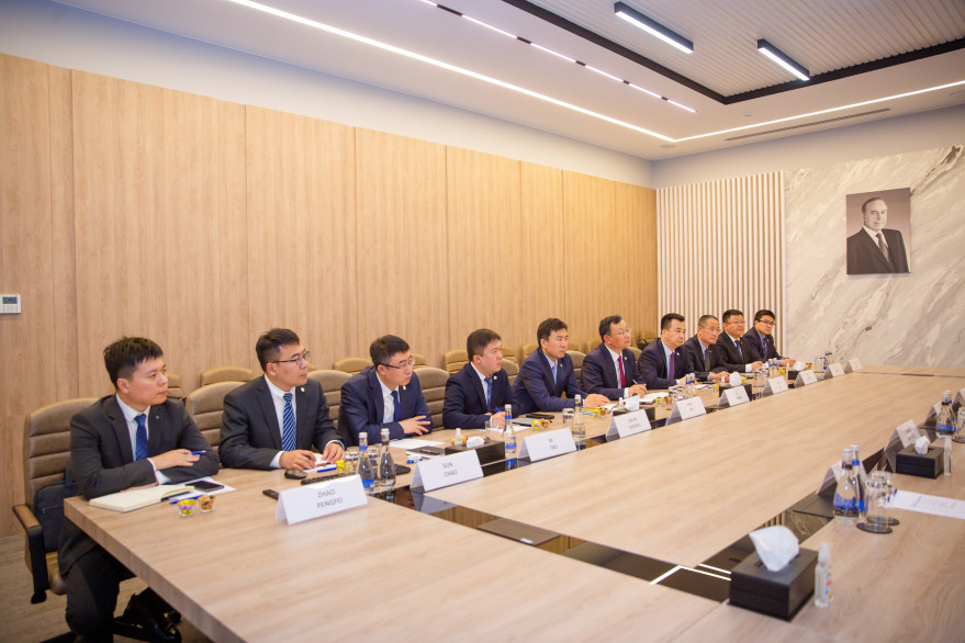 Minister Rashad Nabiyev meets with representatives of Shandong Port Group