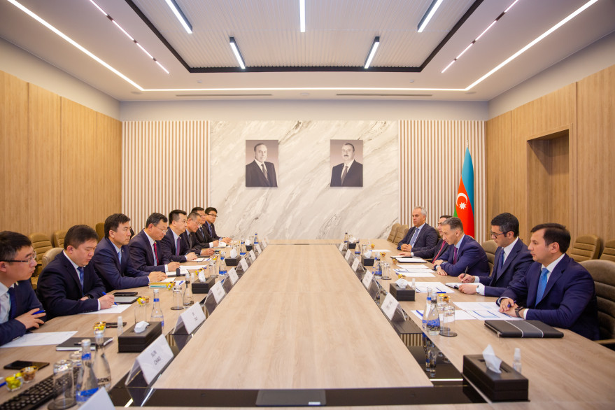 Minister Rashad Nabiyev meets with representatives of Shandong Port Group