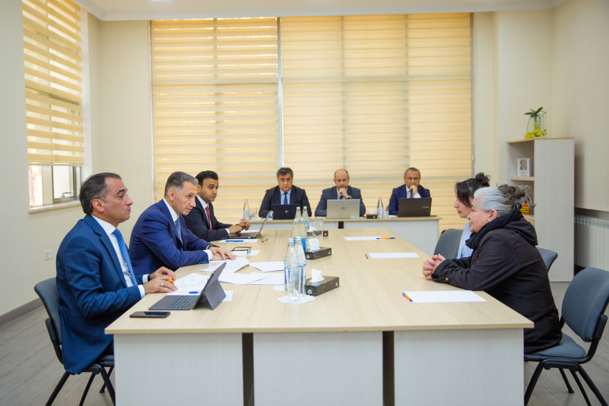 Министр Рашад Набиев принял граждан в городе Нафталан