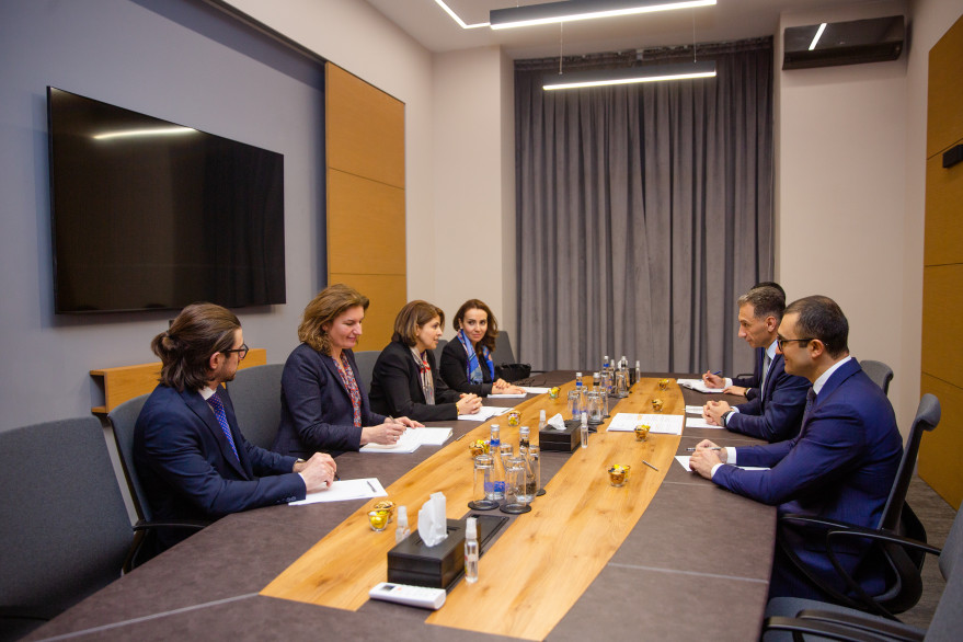 Министр Рашад Набиев встретился с региональным директором по Европе Международной финансовой корпорации