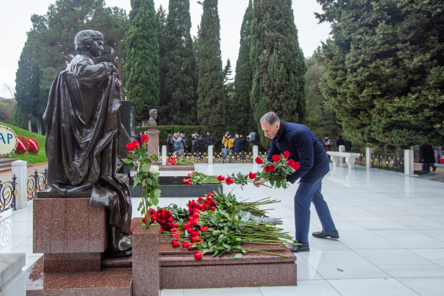 Коллектив министерства посетил могилу великого лидера Гейдара Алиева