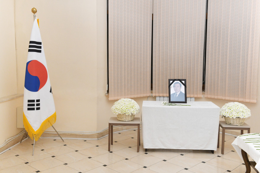 Deputy Minister Rovshan Rustamov offered condolences over death of former S.Korean President Roh Tae-woo