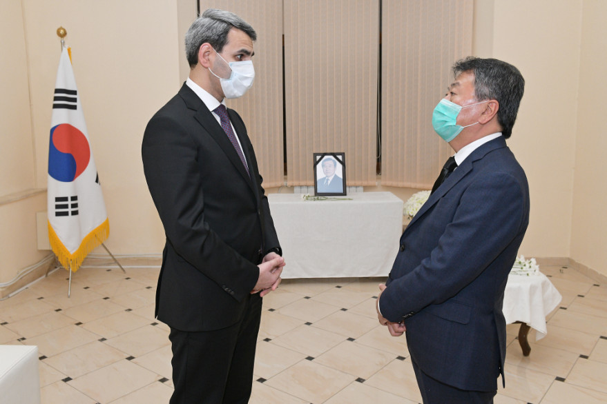 Deputy Minister Rovshan Rustamov offered condolences over death of former S.Korean President Roh Tae-woo