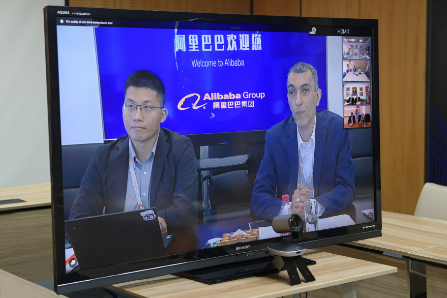 Министр Рамин Гулузаде встретился с представителями компании Alibaba Group в формате видеосвязи