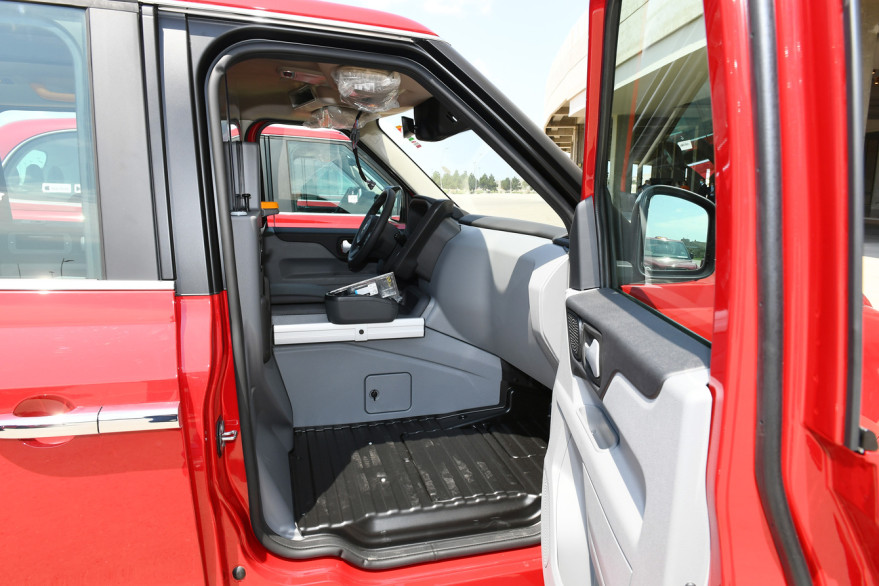 President Ilham Aliyev viewed new LEVC TX London taxis delivered to Baku