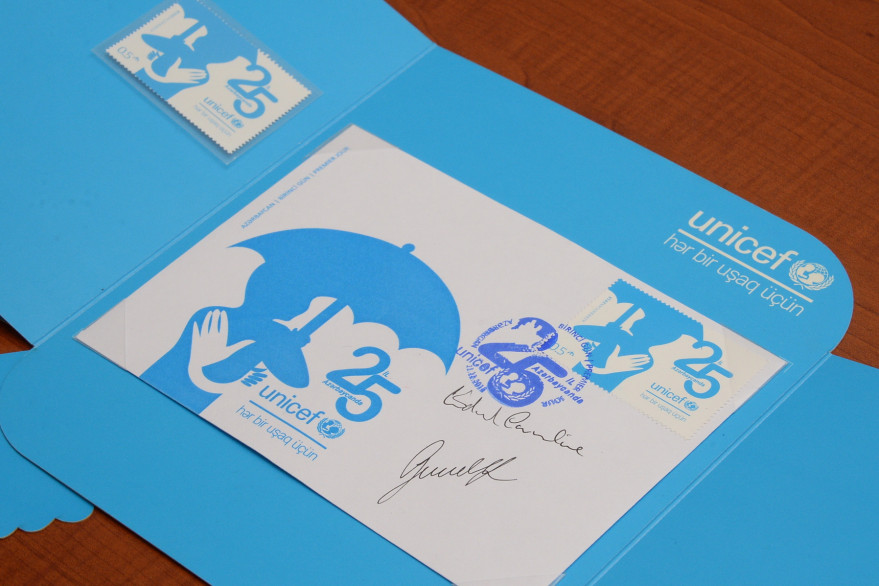 Выпущена специальная почтовая марка, посвященная 25-летию партнерства Азербайджана с UNICEF и детям