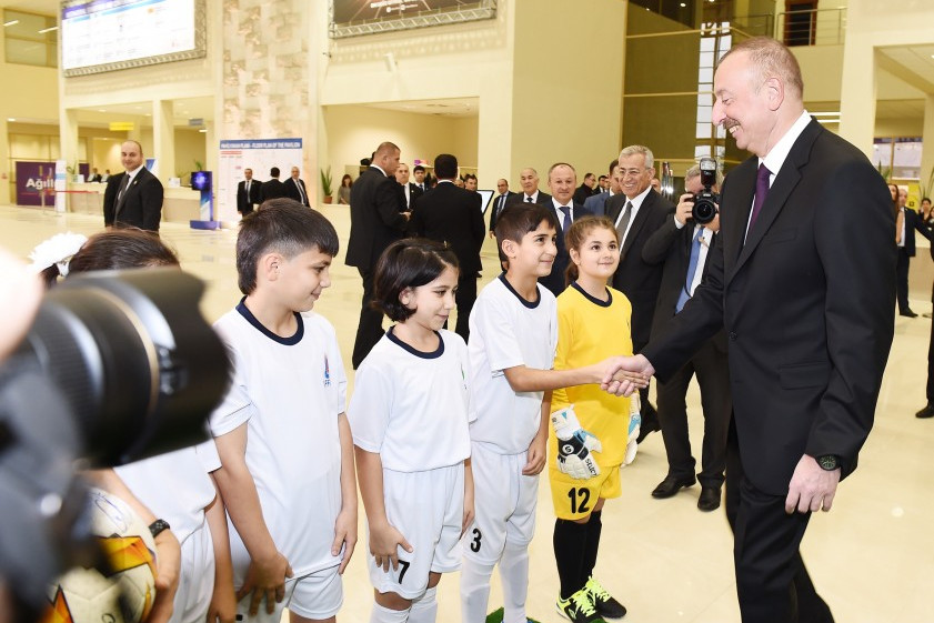 Azərbaycan Prezidenti İlham Əliyev “Bakutel 2018” sərgisi ilə tanış olub