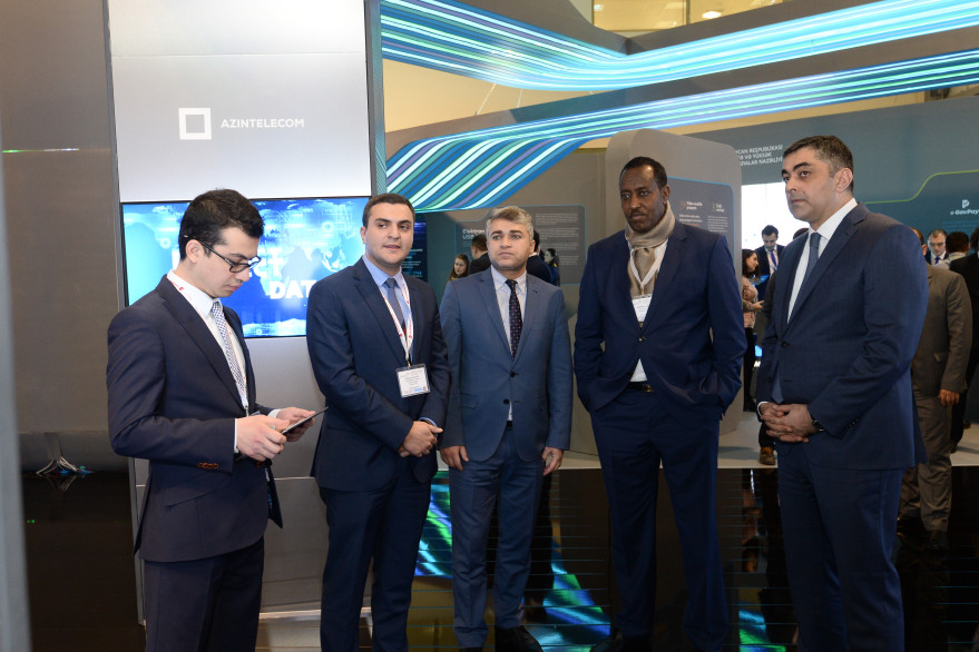 UPU Director General views Bakutel 2016 exhibition 