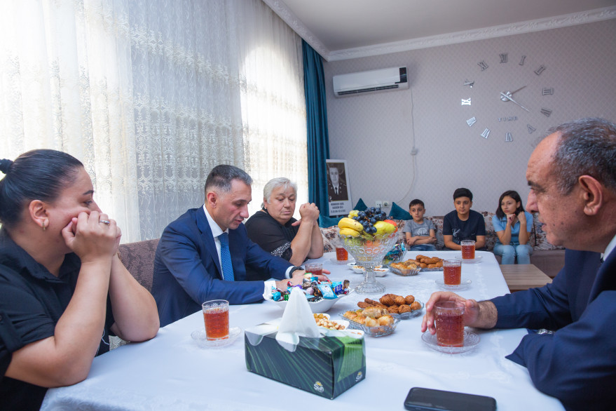 Nazir Rəşad Nəbiyev Qaxda şəhid ailəsini ziyarət edib