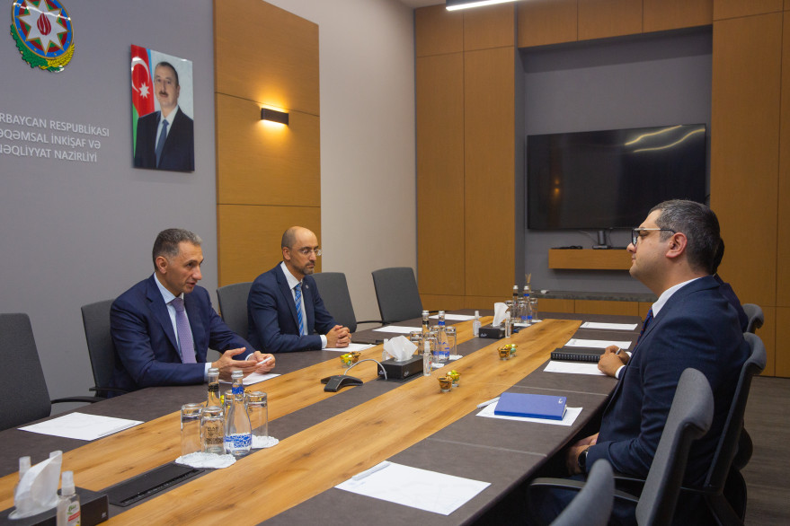 Minister Rashad Nabiyev met with two winners of “Yüksəliş” competition