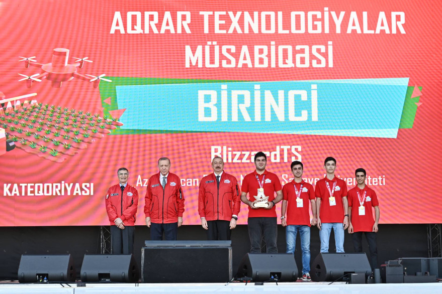 “TEKNOFEST Azərbaycan” Aerokosmik və Texnologiya Festivalı çərçivəsində keçirilən müsabiqələrdə birinci yeri tutan komandalar mükafatlandırılıb