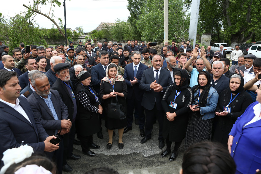 Nazir Rəşad Nəbiyev Göyçayda şəhid və qazi ailələrini ziyarət edib