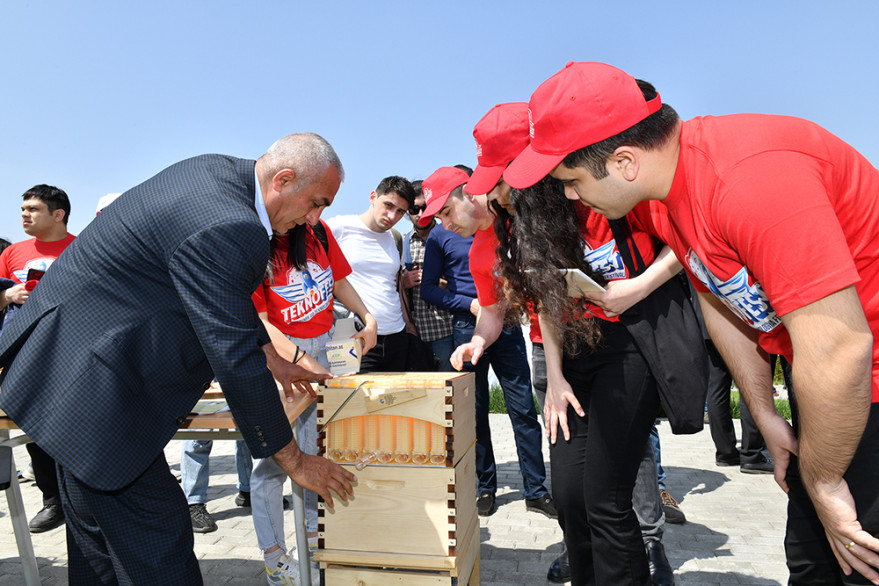 “TEKNOFEST Azərbaycan” çərçivəsində keçirilən “Aqrar texnologiyalar” müsabiqəsinin finalçılarının Aqrar innovasiya festivalına infoturu təşkil edilib