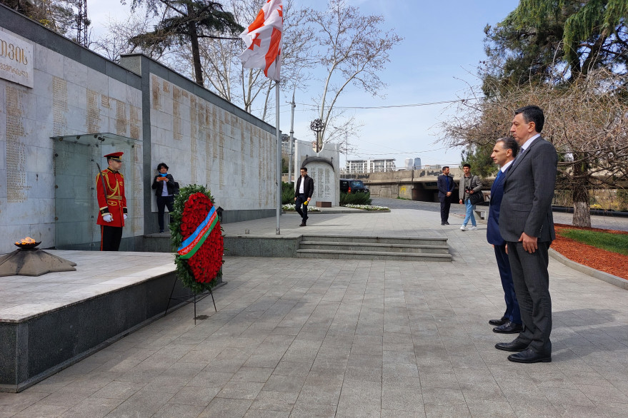 Министр Рашад Набиев посетил памятник великого лидера и Мемориал героев в Грузии 