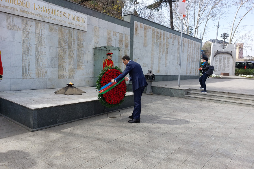 Министр Рашад Набиев посетил памятник великого лидера и Мемориал героев в Грузии 