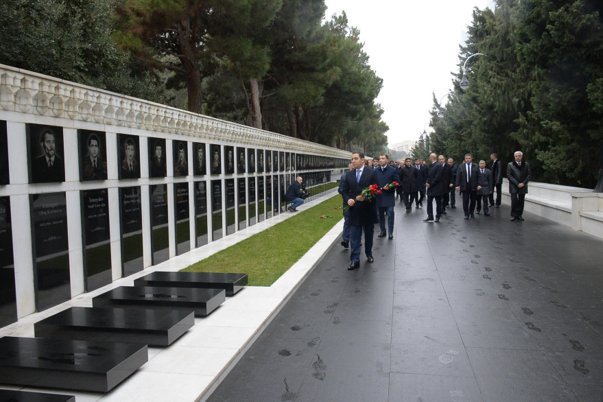 Nəqliyyat, Rabitə və Yüksək Texnologiyalar Nazirliyinin kollektivi ulu öndər Heydər Əliyevin məzarını və Şəhidlər xiyabanını ziyarət edib