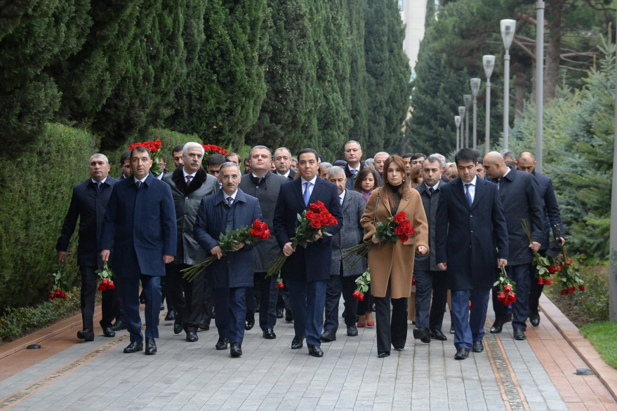 Nəqliyyat, Rabitə və Yüksək Texnologiyalar Nazirliyinin kollektivi ulu öndər Heydər Əliyevin məzarını və Şəhidlər xiyabanını ziyarət edib