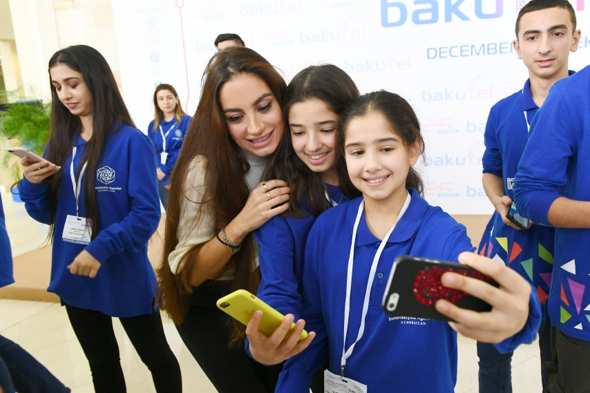 Prezident İlham Əliyev “Bakutel 2019” sərgisi ilə tanış olub
