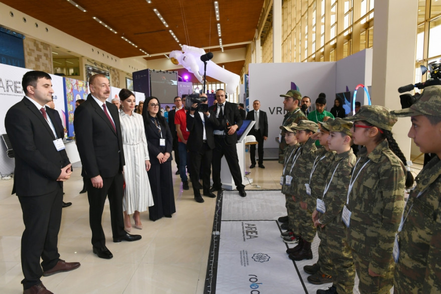 Prezident İlham Əliyev “Bakutel 2019” sərgisi ilə tanış olub