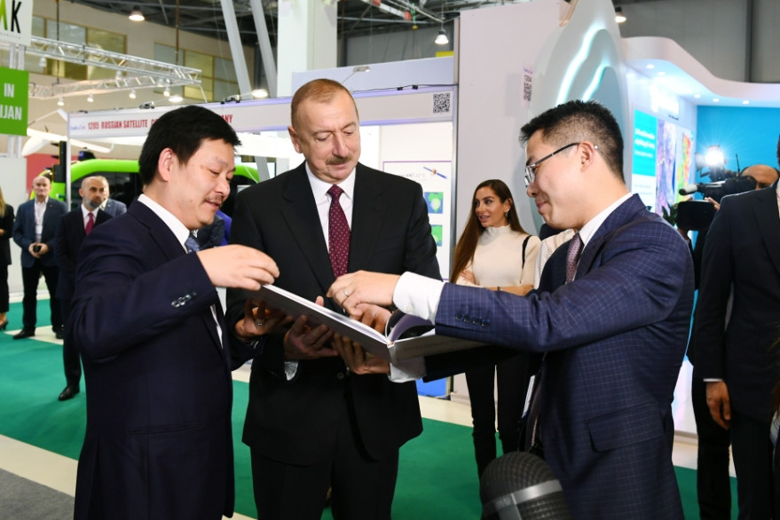 Prezident İlham Əliyev “Bakutel 2019” sərgisi ilə tanış olub