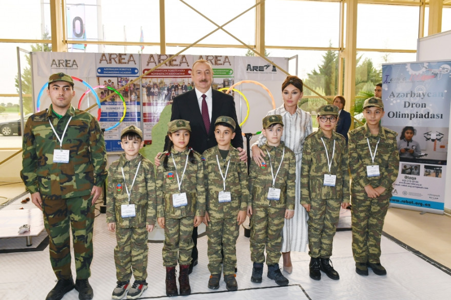 Prezident İlham Əliyev “Bakutel 2019” sərgisi ilə tanış olub