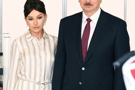Prezident İlham Əliyev “Bakutel 2019” sərgisi ilə tanış olub