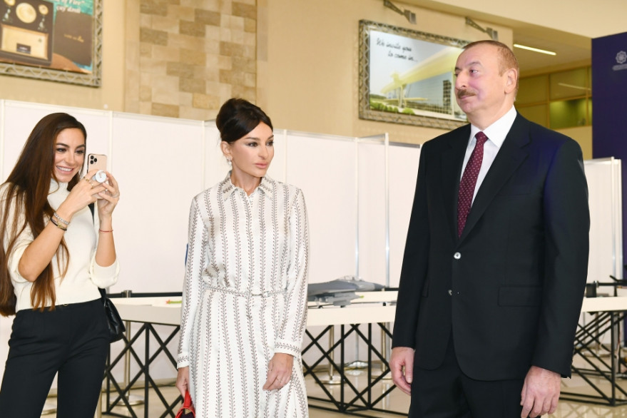Prezident İlham Əliyev “Bakutel 2019” sərgisi ilə tanış olub