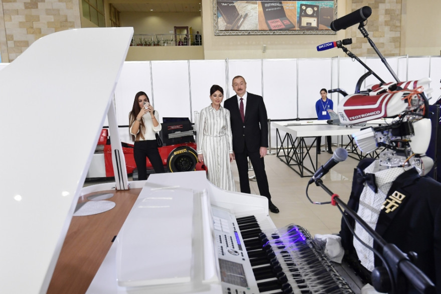 Prezident İlham Əliyev “Bakutel 2019” sərgisi ilə tanış olub