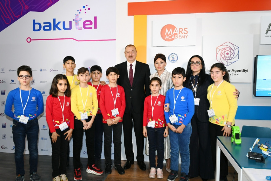 Prezident İlham Əliyev “Bakutel 2019” sərgisi ilə tanış olub