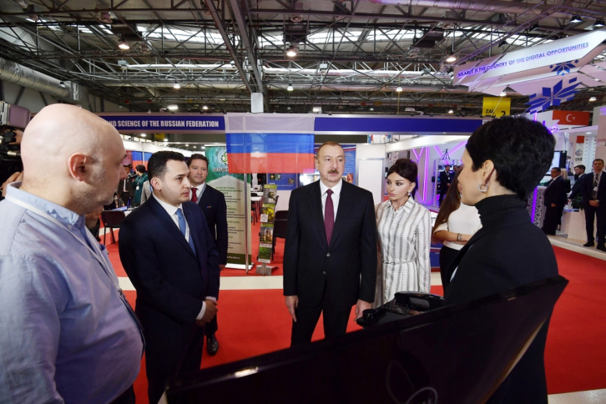 Prezident İlham Əliyev “Bakutel 2019” sərgisi ilə tanış olub
