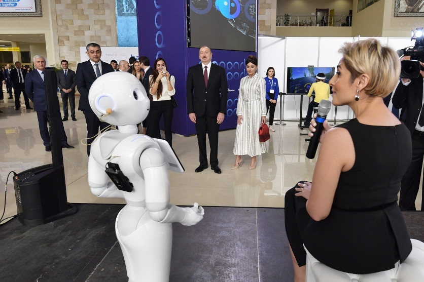 Prezident İlham Əliyev “Bakutel 2019” sərgisi ilə tanış olub