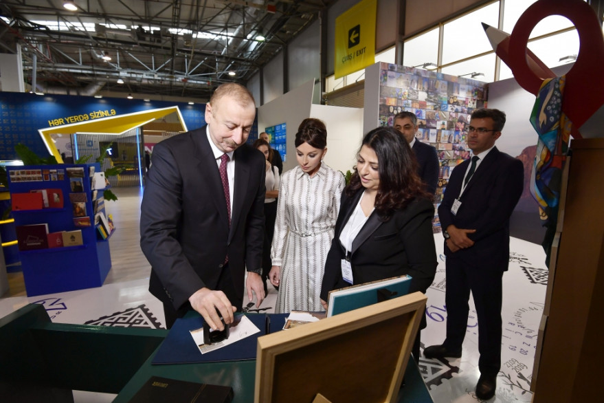 Prezident İlham Əliyev “Bakutel 2019” sərgisi ilə tanış olub