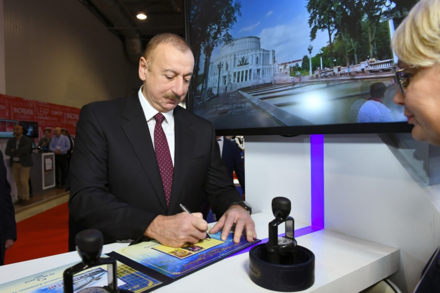 Prezident İlham Əliyev “Bakutel 2019” sərgisi ilə tanış olub