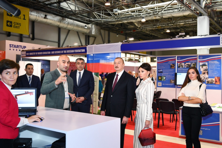 Prezident İlham Əliyev “Bakutel 2019” sərgisi ilə tanış olub