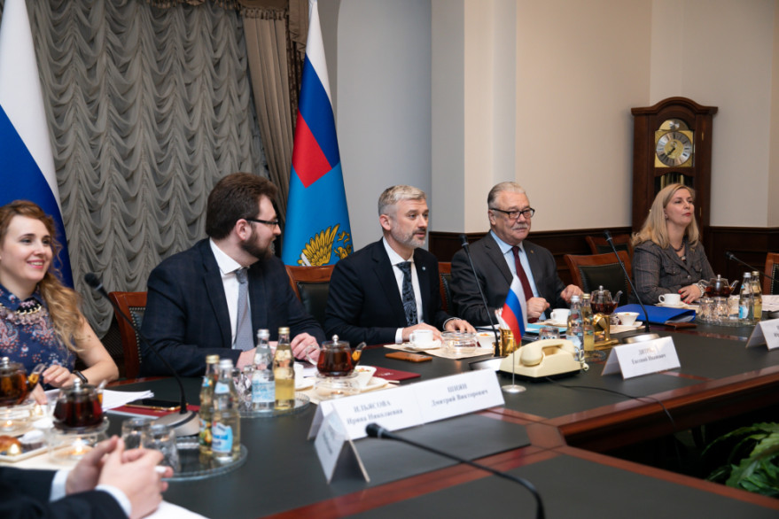 Делегация во главе с министром Рамином Гулузаде приняла участие в мероприятии «Транспортная неделя – 2019» в России