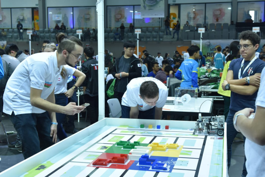 Победители III Олимпиады роботов, проведенной в рамках InnoFest – Фестиваля инноваций, представили Азербайджан на Всемирной олимпиаде роботов 