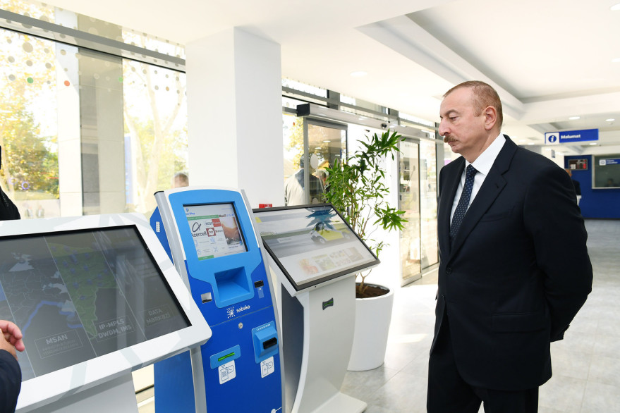 Prezident İlham Əliyev Ağdaş Rayon Telekommunikasiya Qovşağında “Şəbəkə” Xidmət Mərkəzinin istifadəyə verilməsi tədbirində iştirak edib