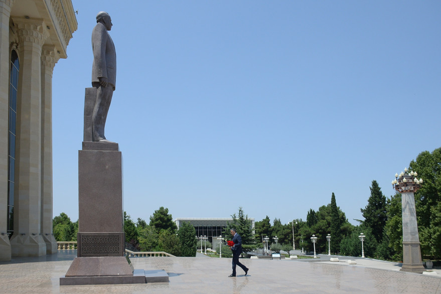 Nəqliyyat, Rabitə və Yüksək Texnologiyalar naziri Gəncədə vətəndaşları qəbul etdi