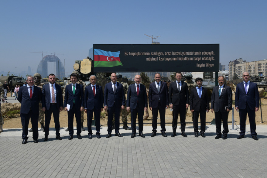 Turkish minister of transport and infrastructure visited Alley of Honors and Alley of Martyrs