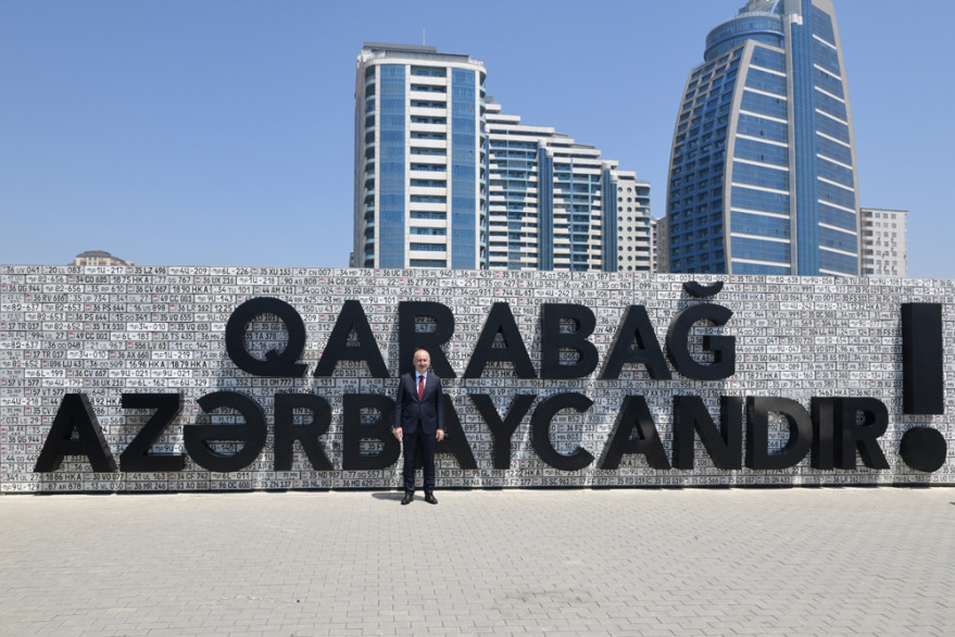 Turkish minister of transport and infrastructure visited Alley of Honors and Alley of Martyrs