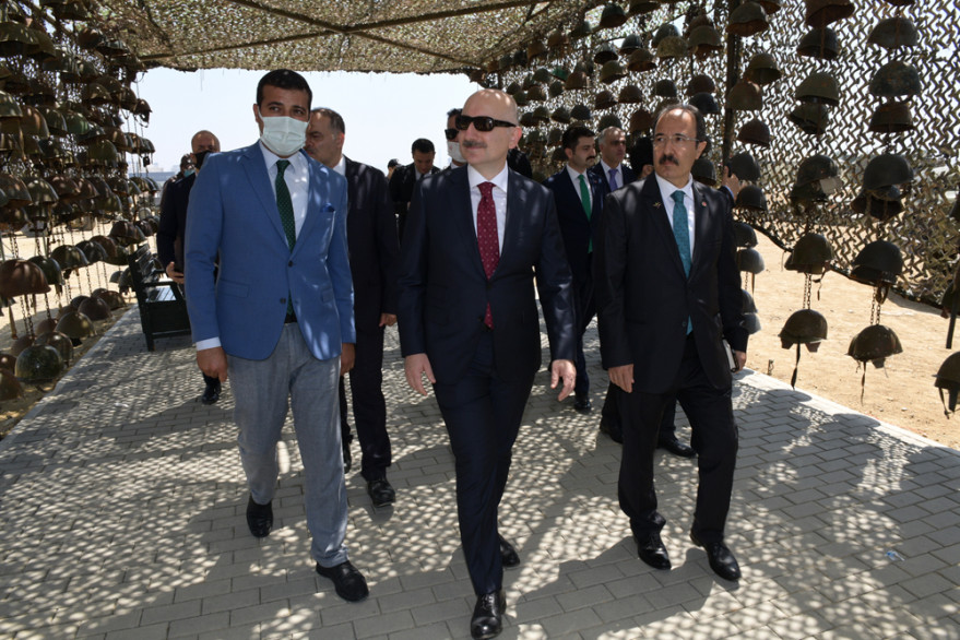 Turkish minister of transport and infrastructure visited Alley of Honors and Alley of Martyrs