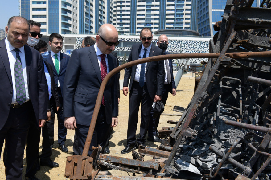 Turkish minister of transport and infrastructure visited Alley of Honors and Alley of Martyrs