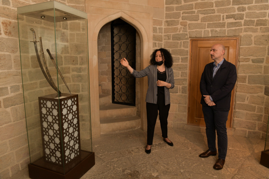 Turkish minister of transport and infrastructure visited Alley of Honors and Alley of Martyrs