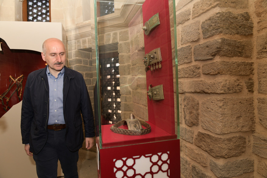 Turkish minister of transport and infrastructure visited Alley of Honors and Alley of Martyrs