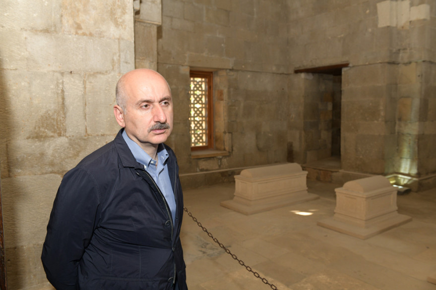 Turkish minister of transport and infrastructure visited Alley of Honors and Alley of Martyrs