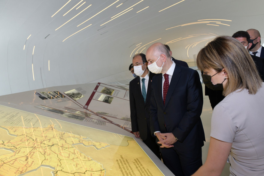 Turkish minister of transport and infrastructure visited Alley of Honors and Alley of Martyrs
