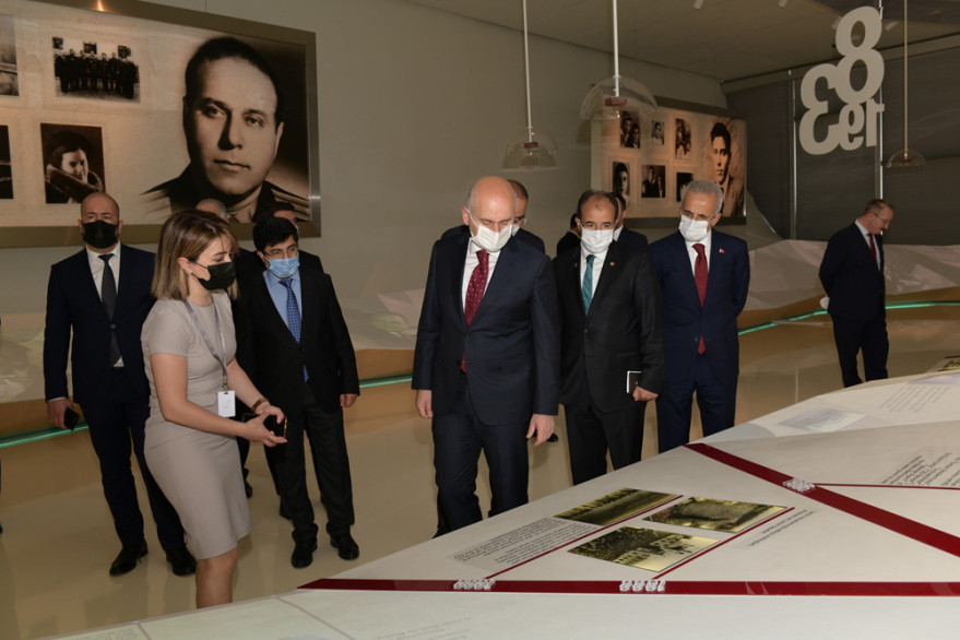 Turkish minister of transport and infrastructure visited Alley of Honors and Alley of Martyrs