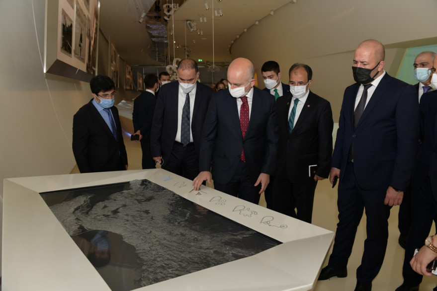 Turkish minister of transport and infrastructure visited Alley of Honors and Alley of Martyrs